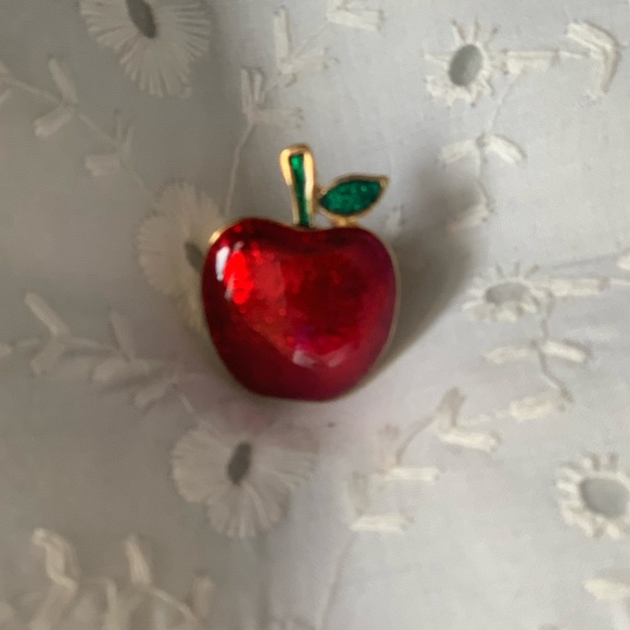 Red Apple Brooch Pin - Picture 5 of 6